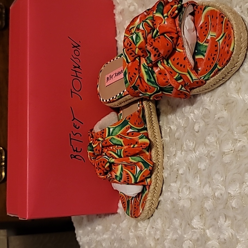 Betsey Johnson "Jazzy" slides size 6.5 in red multi